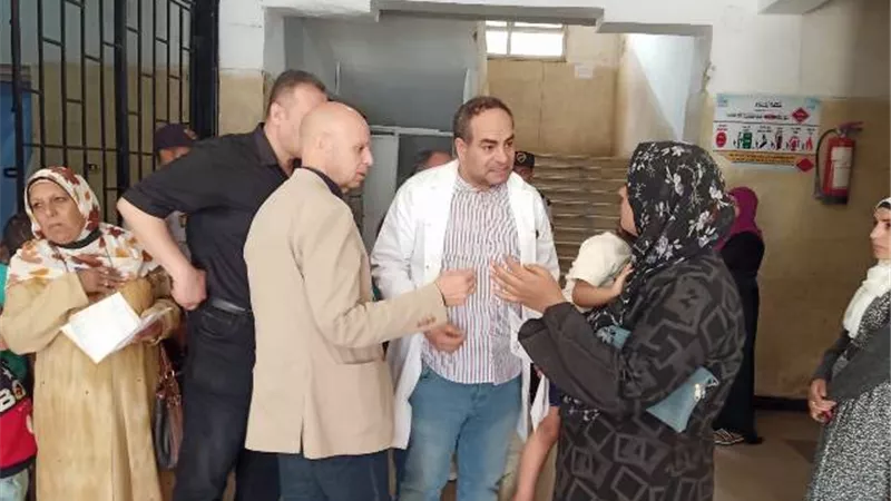 وكيل وزارة الصحة بالشرقية يتفقد مستشفيات منيا القمح والسعديين