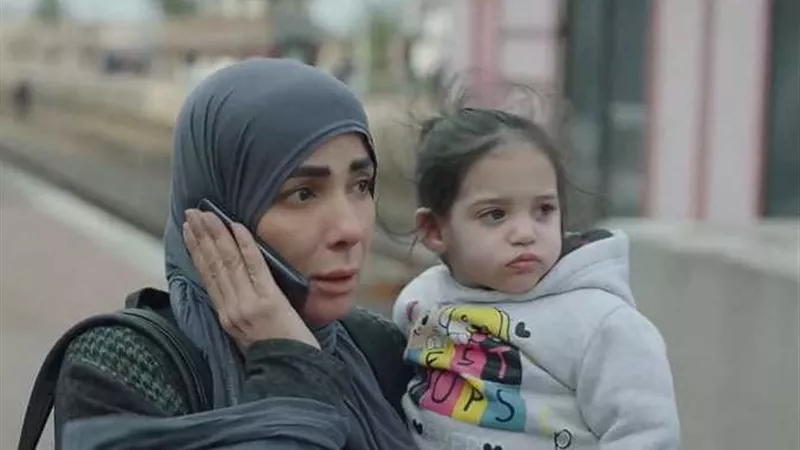 منى زكى تكشف عن كواليس عن تصوير بوستر 