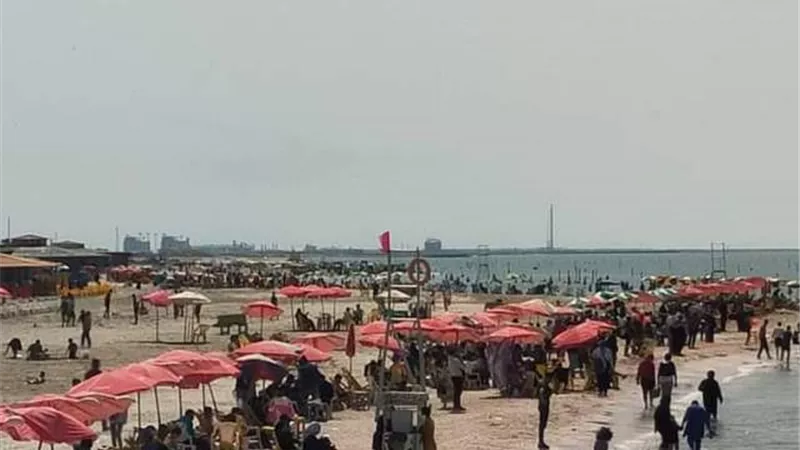 محافظ دمياط تشيد بتوفير الخدمات وتأمين شواطئ رأس البر خلال العيد