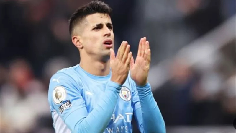 تقارير اسبانية: جوارديولا يعرقل انتقال كانسيلو لبرشلونة
