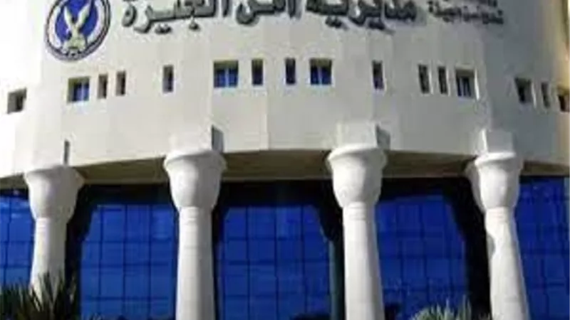 ركنة سيارة تتحول إلي مشاجرة طاحنة تنتهي بإتلاف واجهة محل