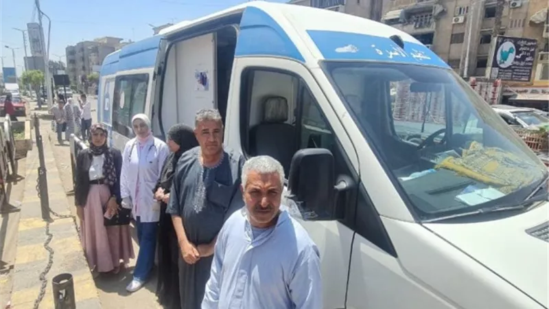 استمرار القوافل الطبية أمام الحدائق بكفر الشيخ لليوم الثاني