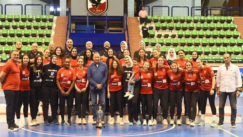 الخطيب يوجه رسالة الى لاعبات اليد بعد التتويج ببطولة الكأس