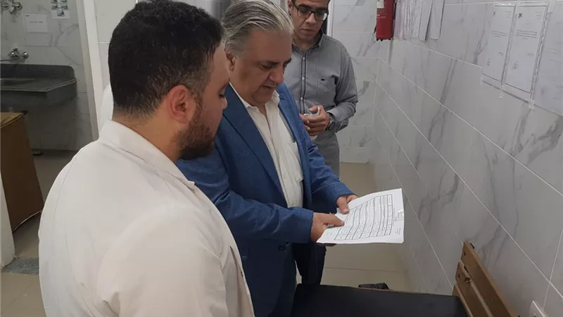 وكيل وزارة الصحة بالدقهلية يفاجئ حميات المنصورة