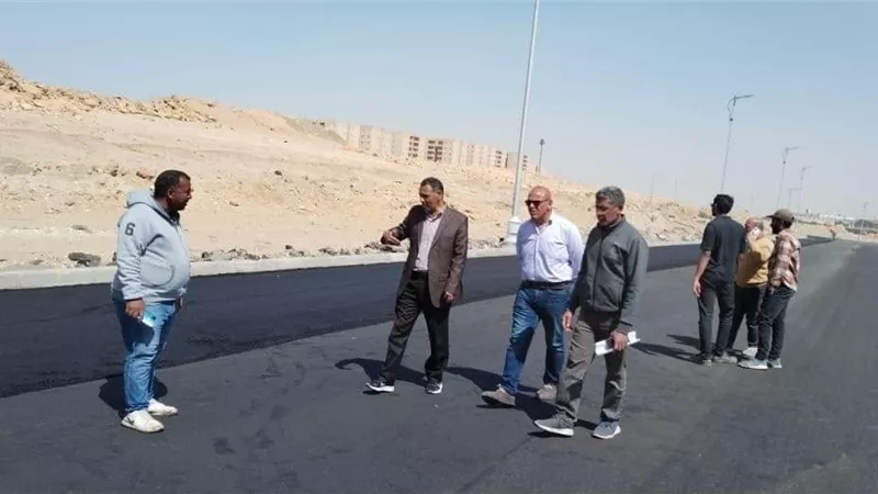 رئيس جهاز مدينة بدر يتفقد أعمال تطوير الطرق ومداخل الأحياء السكنية