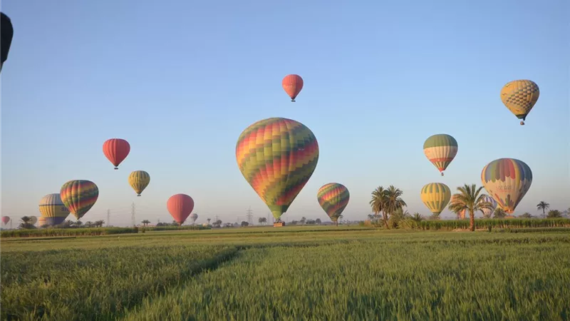 إلغاء رحلات البالون بالأقصر لليوم الثانى لسوء الأحوال الجوية