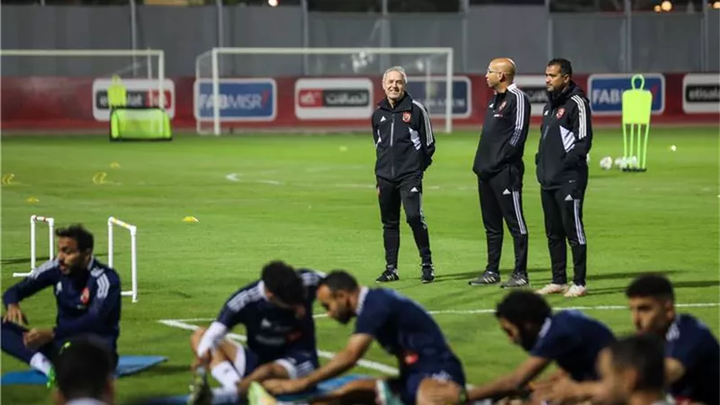 كولر يحاضر لاعبي الأهلي بالفيديو استعدادا للرجاء