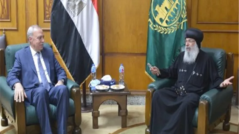 وفد الكنيسة المصرية يهنئ محافظ القليوبية بعيد الفطر المبارك.. صور