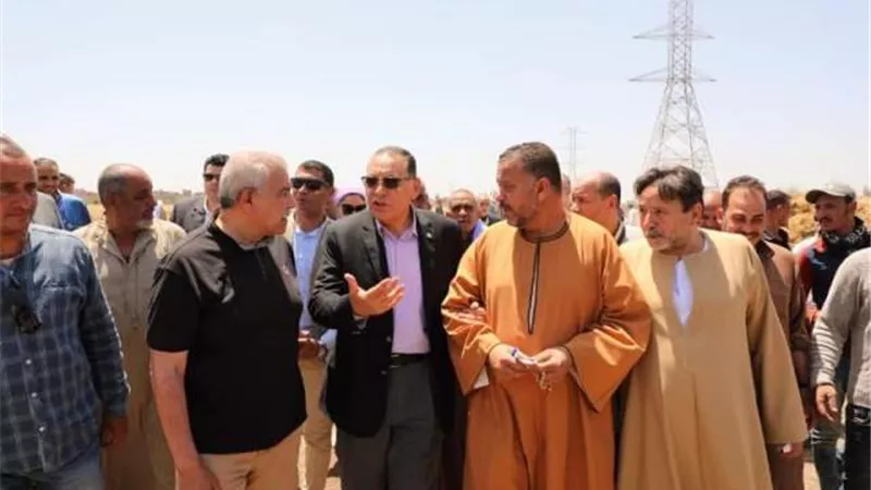 محافظ الشرقية يشهد إفتتاح موسم حصاد القمح بحقول صفيطة