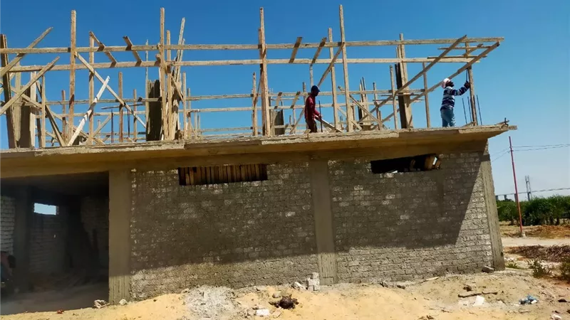 التصدِّي لحالتي تعدٍّ بالبناء بدون ترخيص بالقنطرة غرب