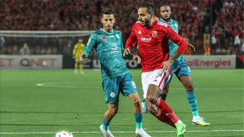 نجم الكرة المغربية يكشف فرص تأهل الرجاء أمام الأهلي بدوري الأبطال