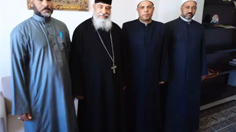 وكيل وزارة الأوقاف بالبحر الأحمر يستقبل القمص يؤانس