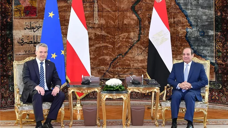 الرئيس السيسى يستقبل مستشار النمسا فى قصر الإتحادية