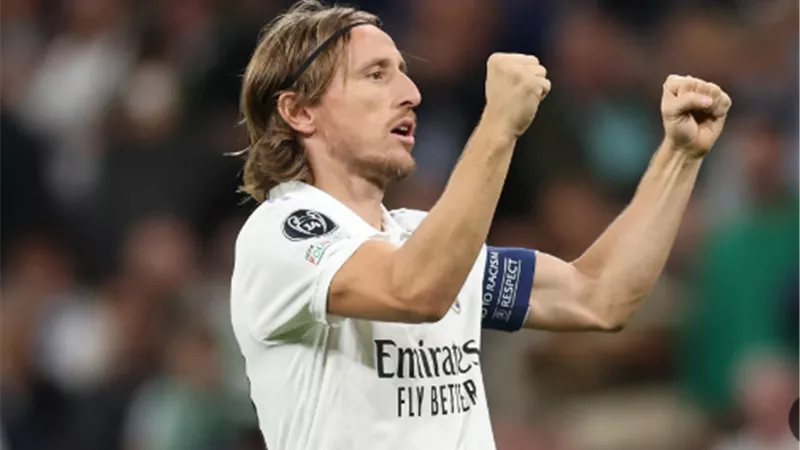 مودريتش يبلغ إدارة ريال مدريد بقراره حول العرض السعودي