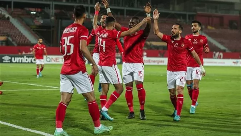 طبيب الأهلي يعلن جاهزية جميع اللاعبين لموقعة الرجاء