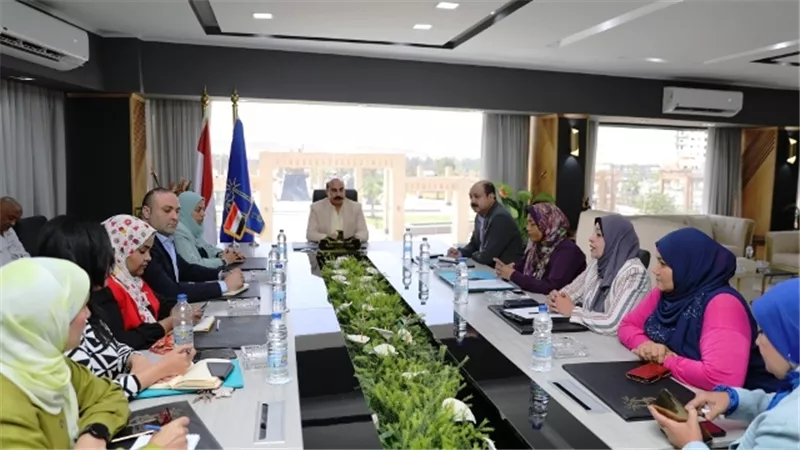 محافظ أسوان:تنظيم مؤتمرموسع لمناقشة كافة المشروعات لإختيار الأفضل