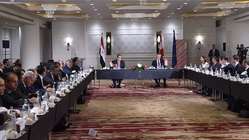 رئيس الوزراء ومستشار النمسا يترأسان مائدة مستديرة مشتركة