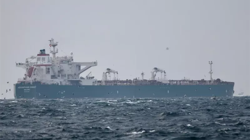 اتهام أميركي لإيران باحتجاز ناقلة نفط في خليج عمان
