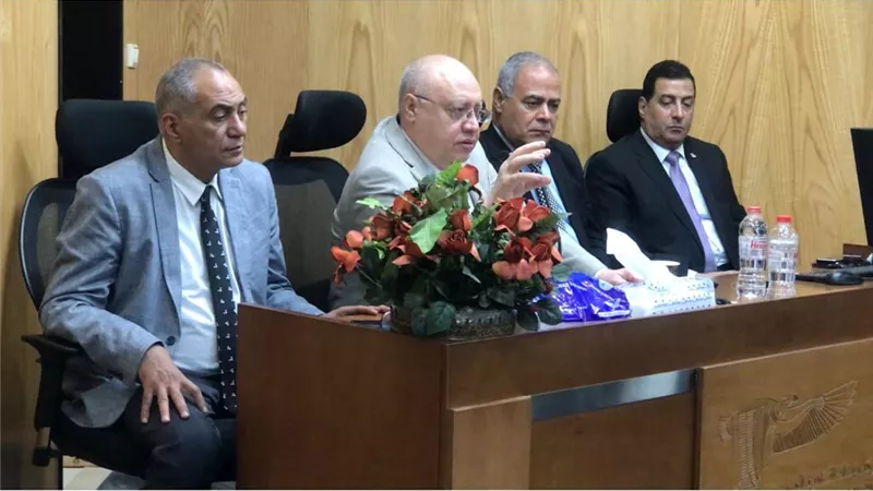 رئيس جمارك مطار القاهرة يستقبل المعينين الجدد