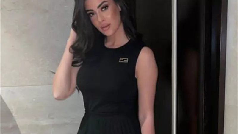 ميرنا نور الدين تشارك جمهورها إطلالة جذابة فى عيد ميلادها