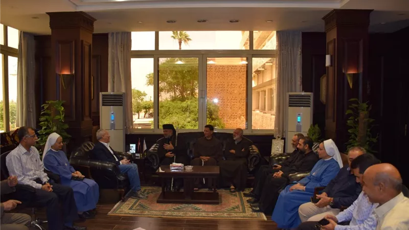 مطران الأقباط الكاثوليك يهنئ محافظ الاقصر بعيد الفطر المبارك