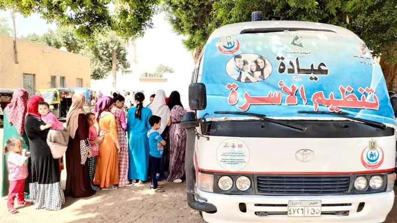 صحة المنيا تقدم الخدمات الطبية لـ 1950 حالة بقرية صفط الخمار