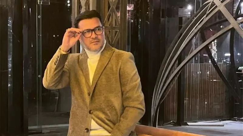 محمد رجب يخطف الأنظار بإطلالة كلاسيكية أنيقة.. صور