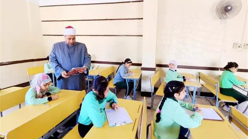 هدوء تام بامتحانات النقل الابتدائي والإعدادي بأزهر الشرقية