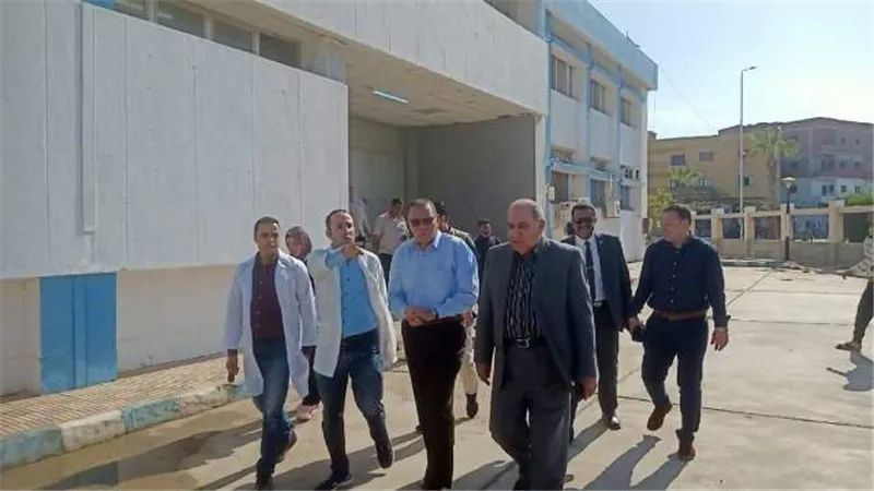 محافظ الشرقية يتفقد مستشفى الصالحية