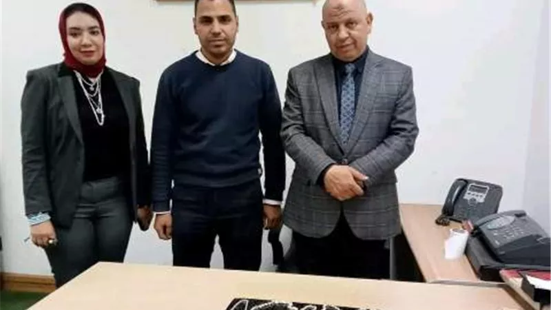 جمارك مطار برج العرب تضبط محاولة تهريب عدد من السلاسل الذهبية