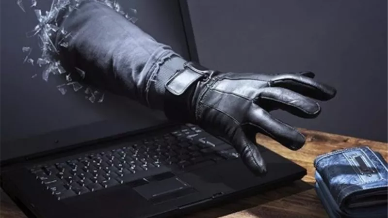 الداخلية تضبط شخص نصب على المواطنين عبر موقع 