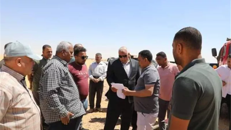 محافظ الوادي الجديد يطلق اشارة حفر٤ آبار فى باريس