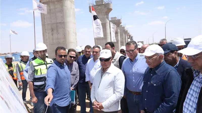 وزيرالنقل : تفقد مواقع العمل بمشروع القطار الكهربائي السريع