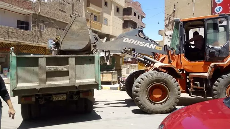 حملات نظافة ورفع الإشغالات وكفاءة الإنارة بمركز مطاى
