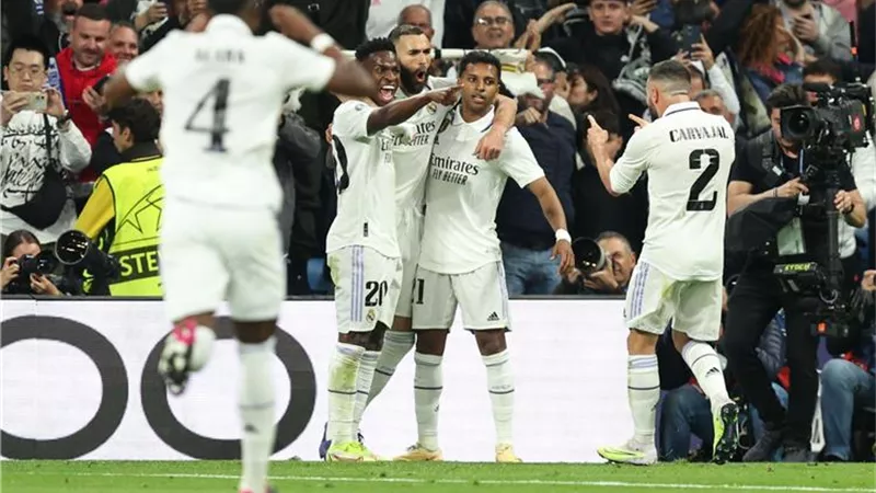 فيديو .. شاهد بنزيما يسجل هدف ريال مدريد الثاني في شباك ألميريا