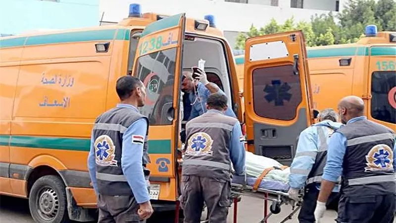 بسبب السرعة انقلاب تروسيكل وإصابة 5 امام المدافن بمركز المنيا