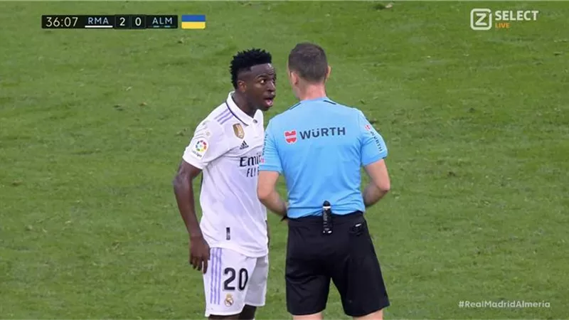 فينيسيوس يحصل على بطاقة صفراء ويغيب عن مباراة ريال مدريد القادمة
