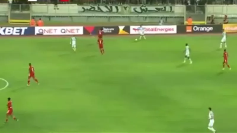 مرت بجوار مرمى الرجاء.. الشحات يضيع الهدف الأول للأهلى
