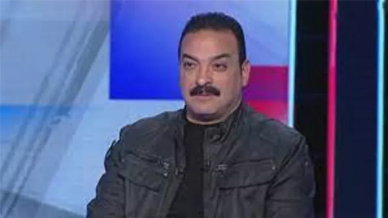 نجم الأهلي السابق يشيد بحكم لقاء الرجاء المغربي: صاحب شخصية