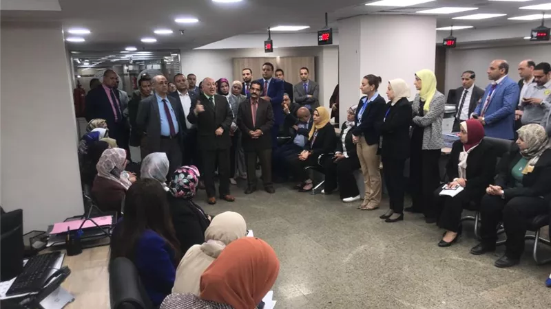 رئيس مصلحة الضرائب يقوم بجولة على عدد من المأموريات