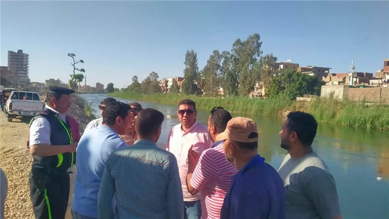 رئيس مركز سمالوط يتابع أعمال إنشاء الكورنيش بحي شمال المدينة