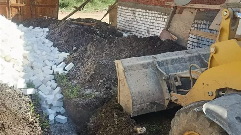 إزالة (28) حالة تعد بالبناء المخالف بمركزي بني مزار وملوي