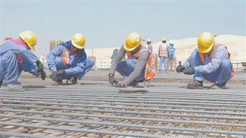 السيسي ينتصر للعاملين.. في مواجهة أعباء السنين