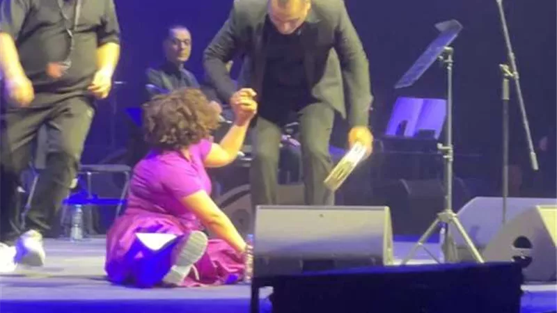 شيرين عبد الوهاب تتصدر محرك جوجل بعد فيديو السقوط على المسرح
