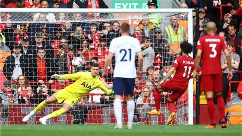 ليفربول يفوز على توتنهام برباعية ويصعد للمركز الخامس بالبريميرليج