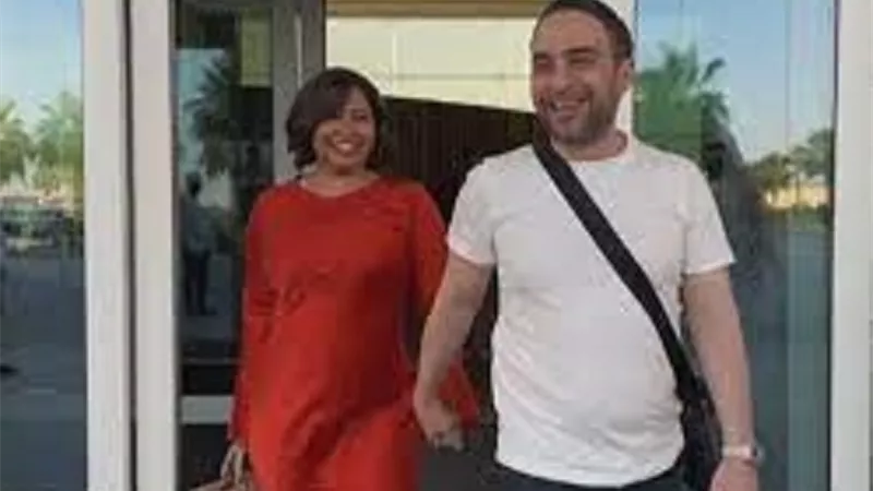 وصول شيرين برفقة زوجها للمشاركه فى حفل روائع الموجي بالرياض