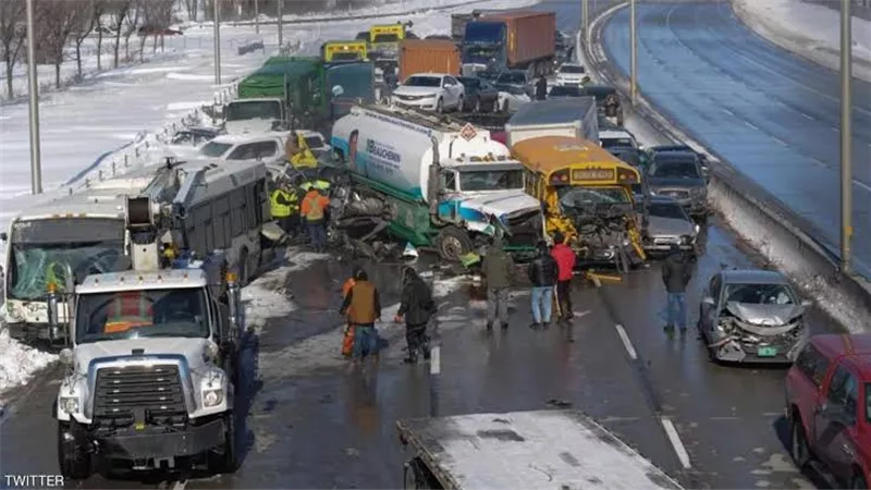 مصرع 18 سائحا وإصابة 24 آخرين بعد سقوط حافلتهم بالمكسيك