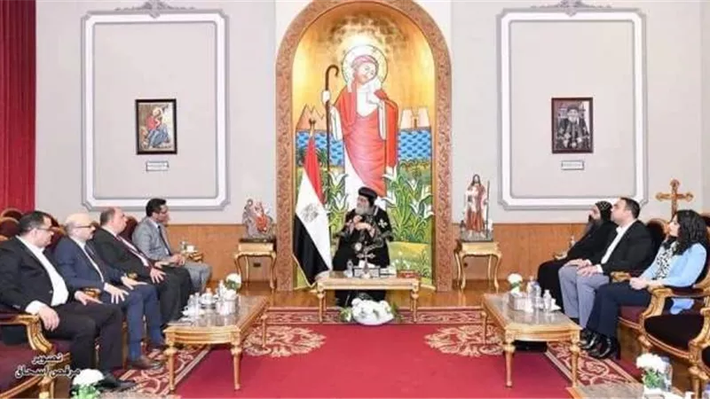 قداسة البابا تواضروس يستقبل نقيب الصحفيين ووفدًا من مجلس النقابة
