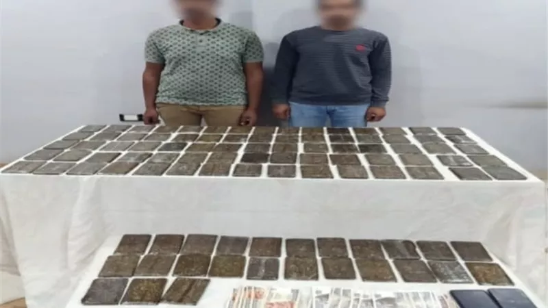 ضبط 100 طربة لمخدر الحشيش بحوزة شخصين في قنا