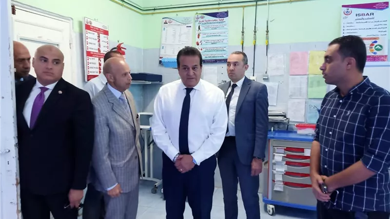لاحتفالات عيدالعمال وزير الصحة يتفقد الاستعداد بمستشفى الصالحية